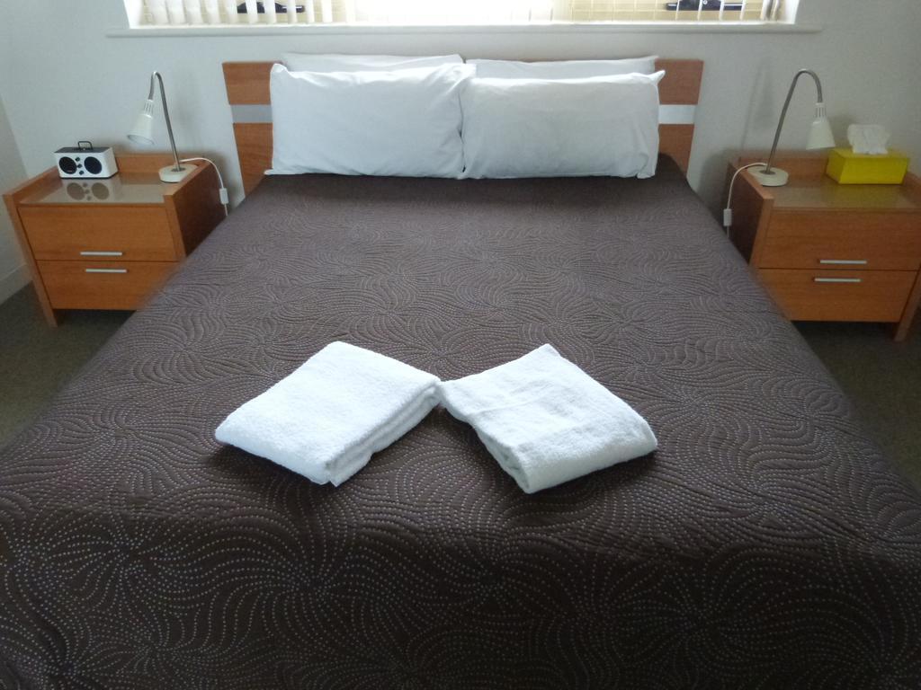Glenelg Holiday Apartments - Corfu Аделаида Номер фото