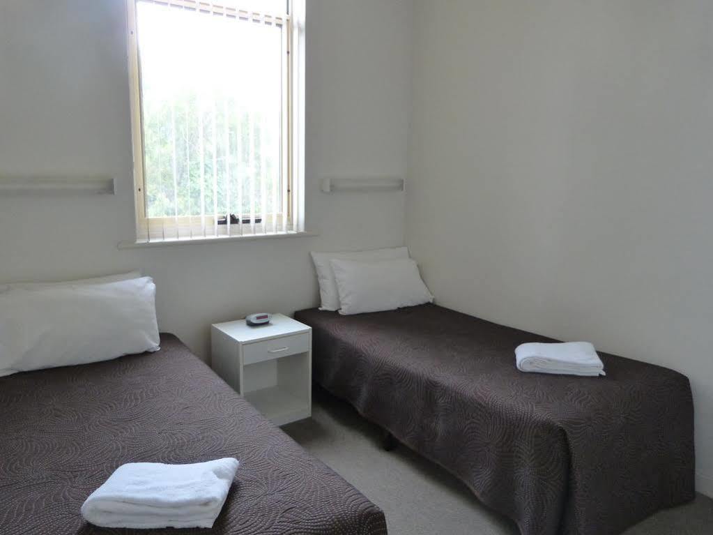 Glenelg Holiday Apartments - Corfu Аделаида Экстерьер фото