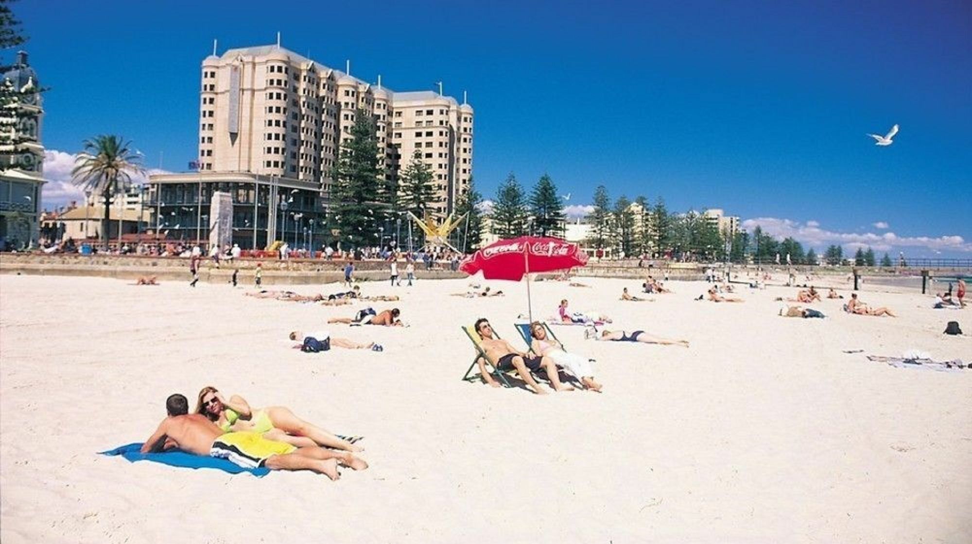 Glenelg Holiday Apartments - Corfu Аделаида Экстерьер фото